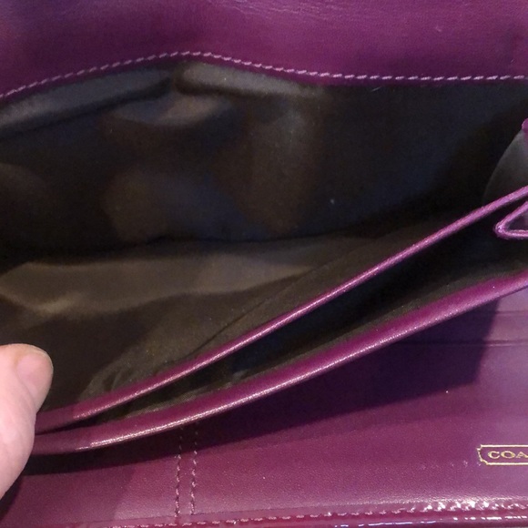 COACH Legacy Signature Slim Turn Lock Crossbody Ready Trifold Wallet Violet Trim - Picture 11 of 17